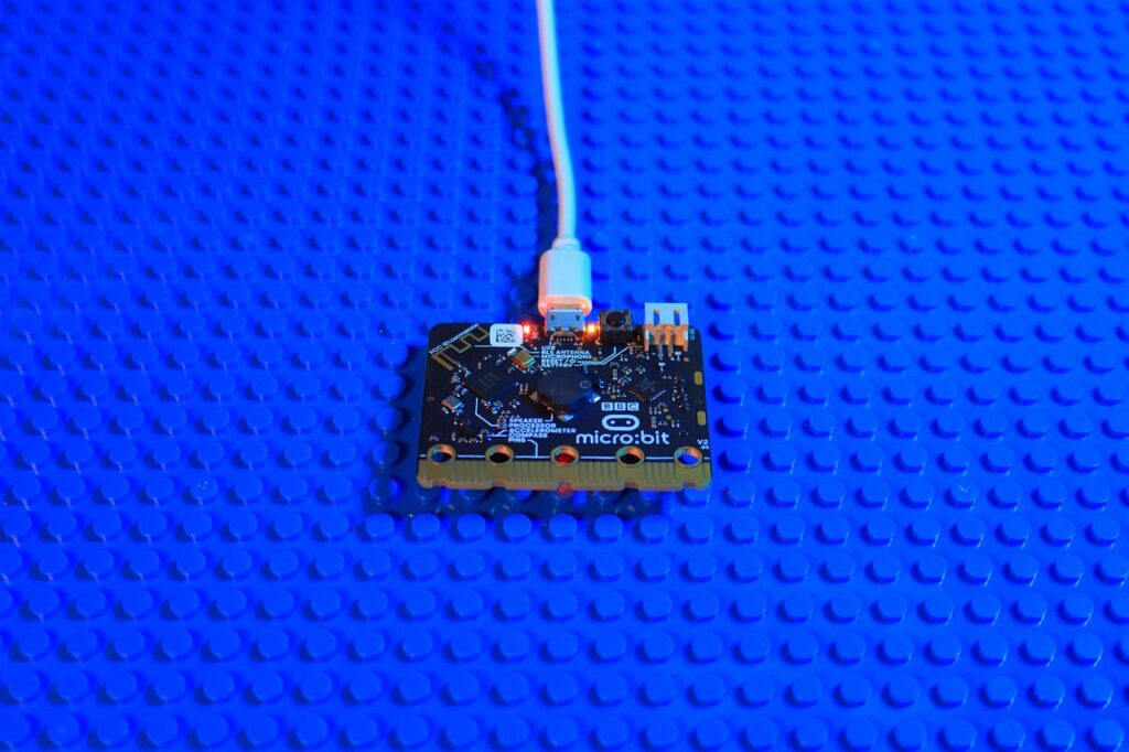 engineering, microchips, technology, education, design, science, learning, data, robot, electronics, microbit, circuit, electronic, board, construction set, blue board, board decor, micro bit, kid toys, stem, inteligent toys, engineering mathematics, science technology, education activity, tech, microbit, microbit, microbit, microbit, microbit, micro bit, micro bit